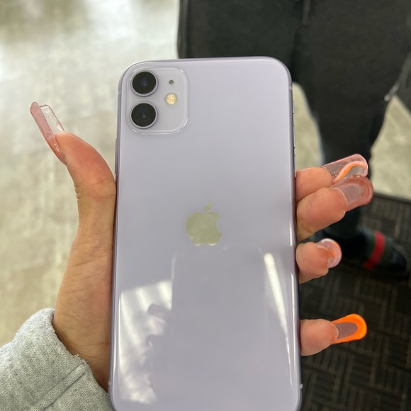 iPhone 11 perfect condition - Picture 1 of 2